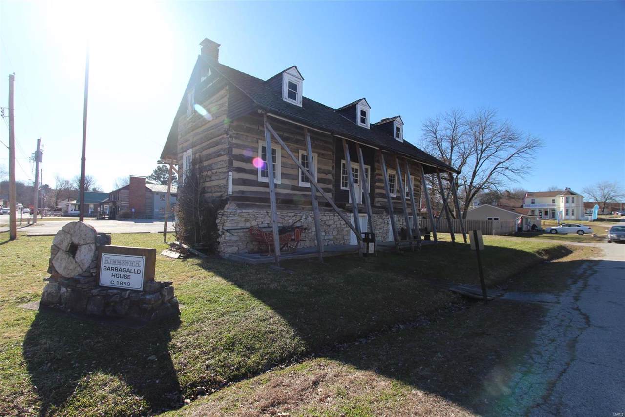 202 Oak Street - Photo 1