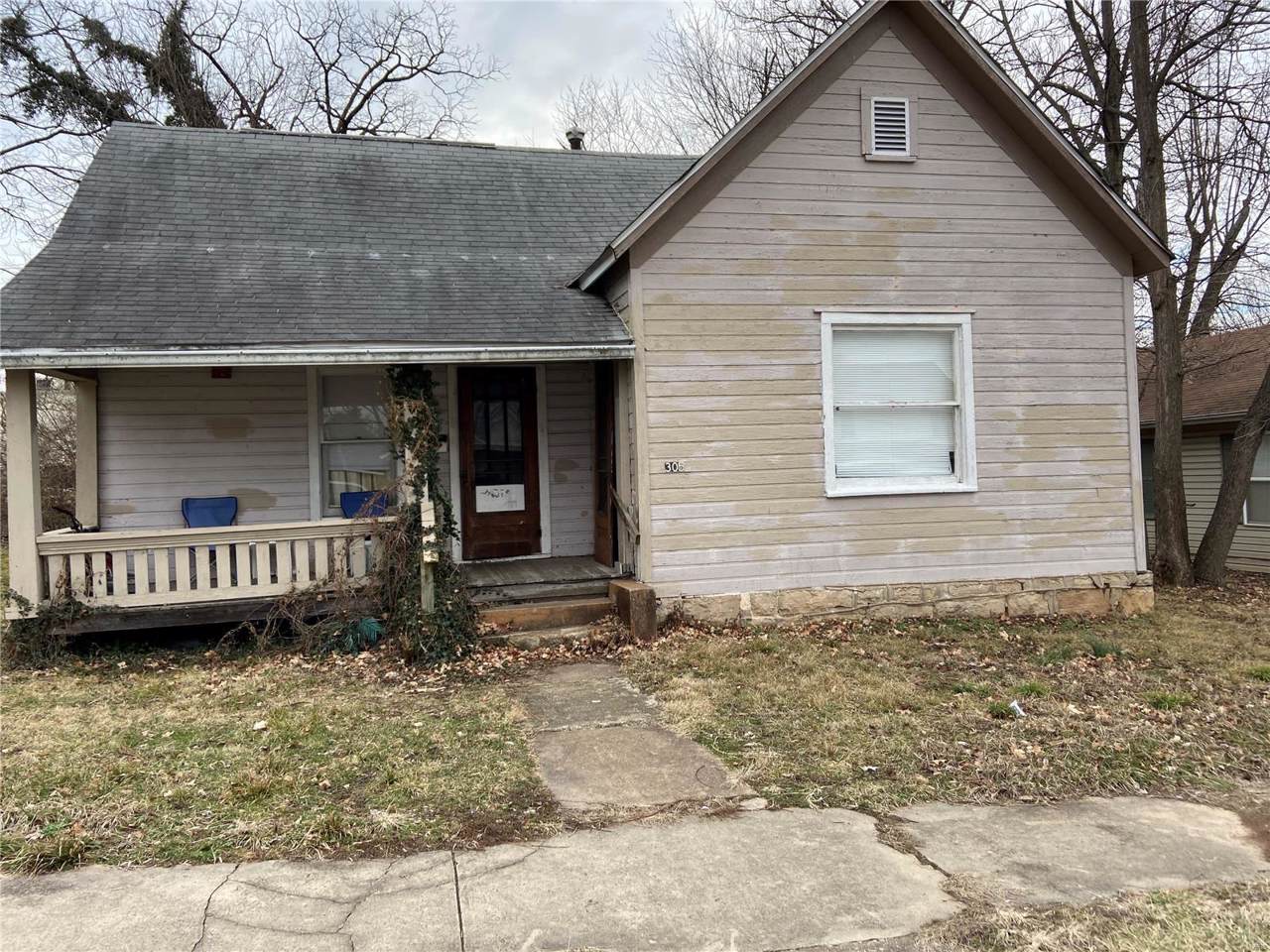 305 Grant - Photo 1