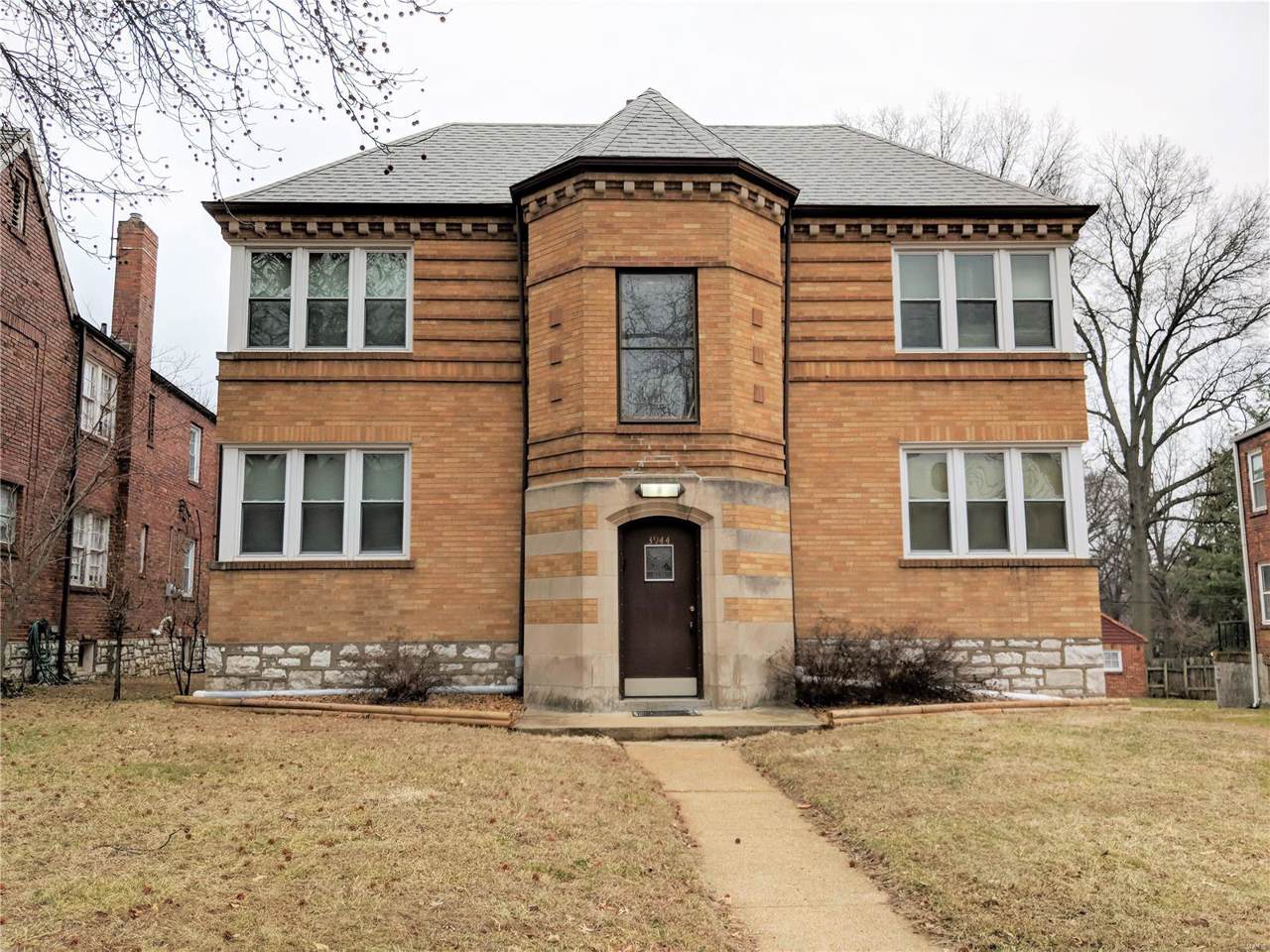 3944 Canterbury Drive - Photo 1