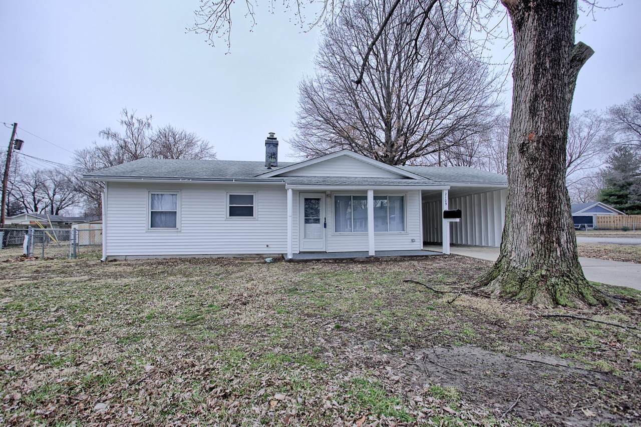 2109 Elm Avenue - Photo 1