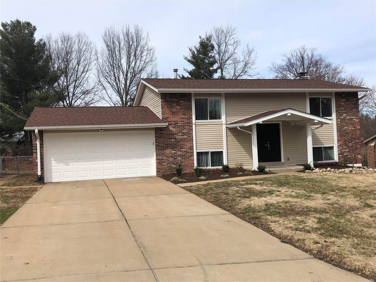 415 Nottingham - Photo 1