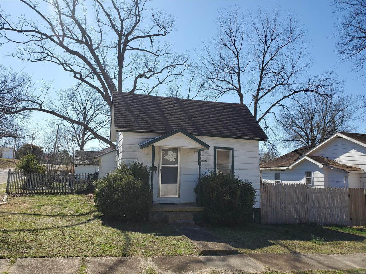 934 Gardner - Photo 1