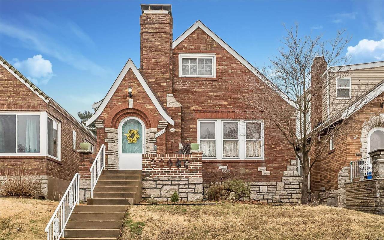 5462 Walsh Street - Photo 1