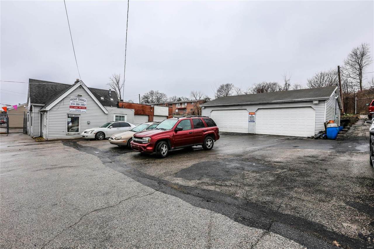 8833 Broadway - Photo 1