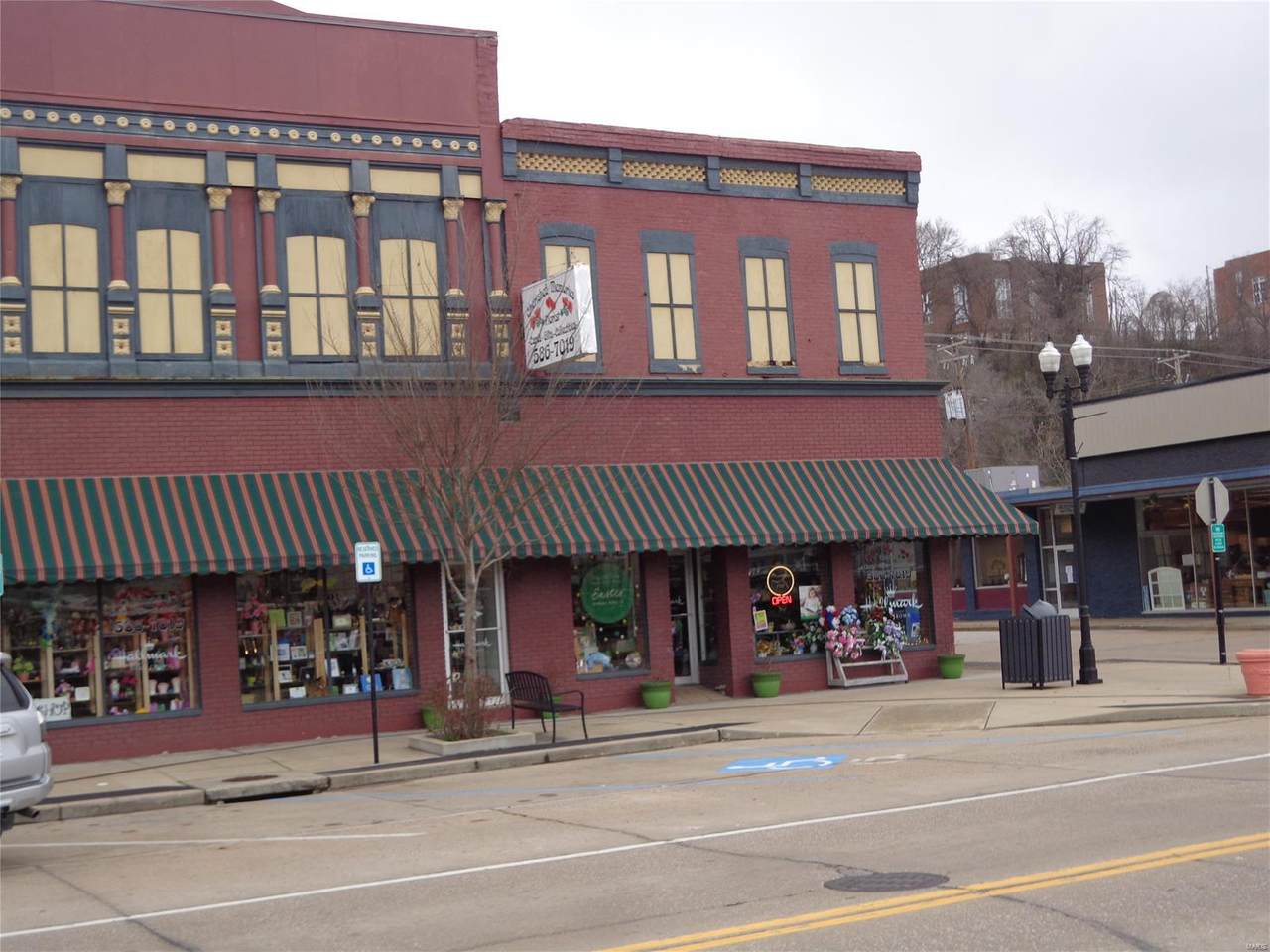 400 Main Street - Photo 1