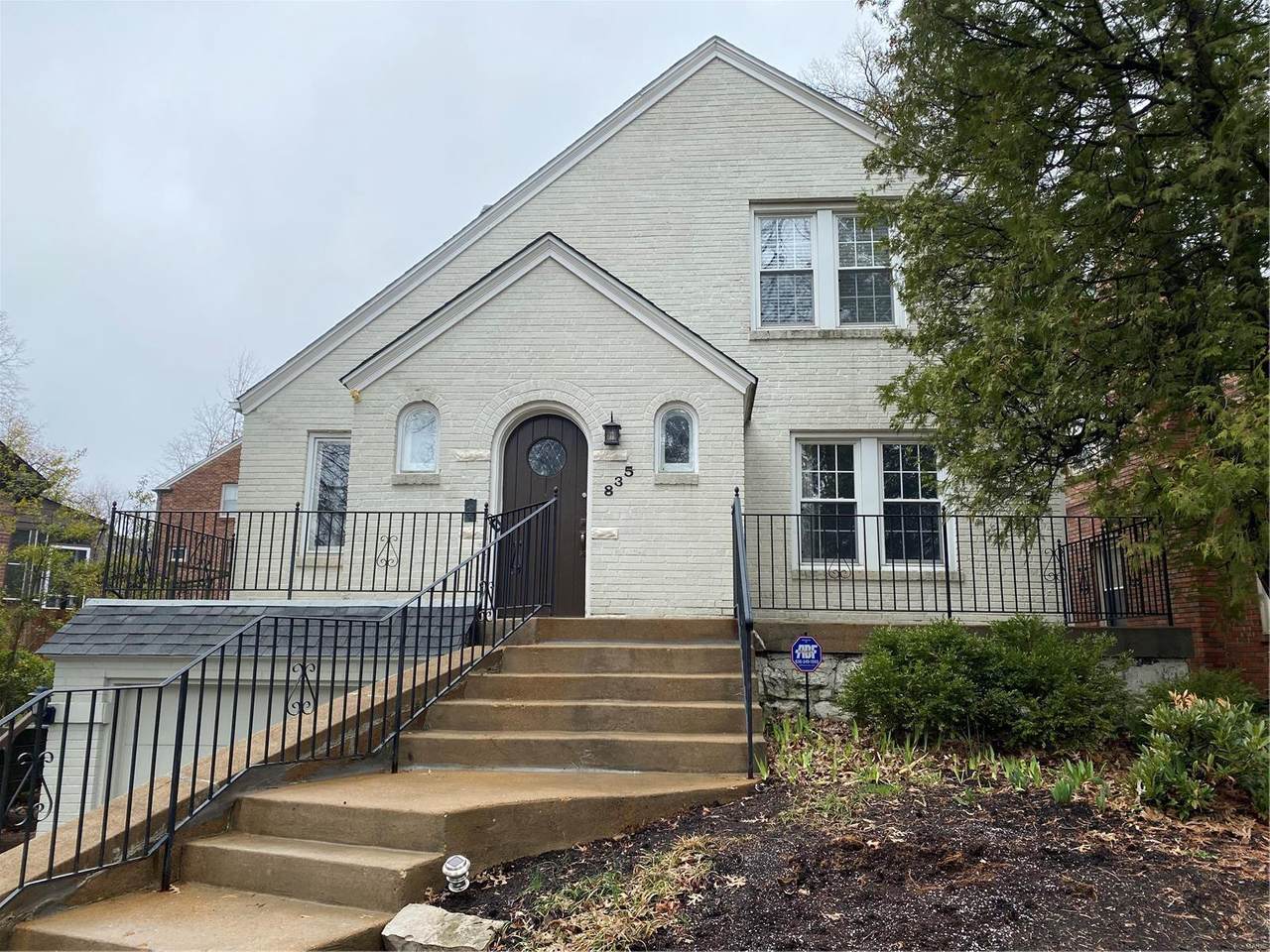 835 Jackson Avenue - Photo 1