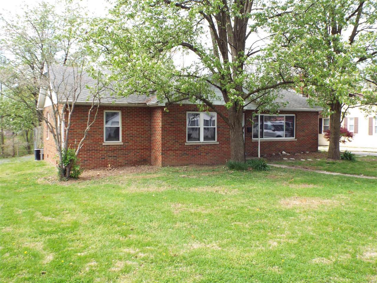 3320 Sheridan Avenue - Photo 1