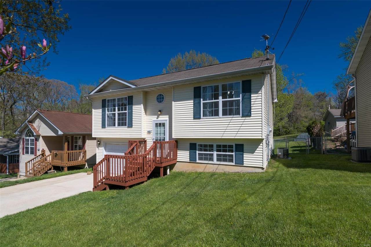 112 Clarence Drive - Photo 1