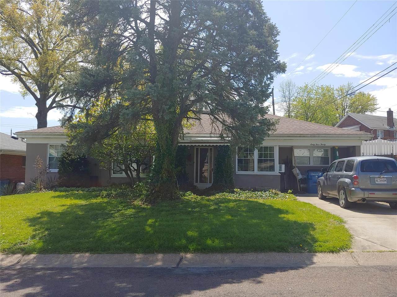 6430 Raywood Avenue - Photo 1