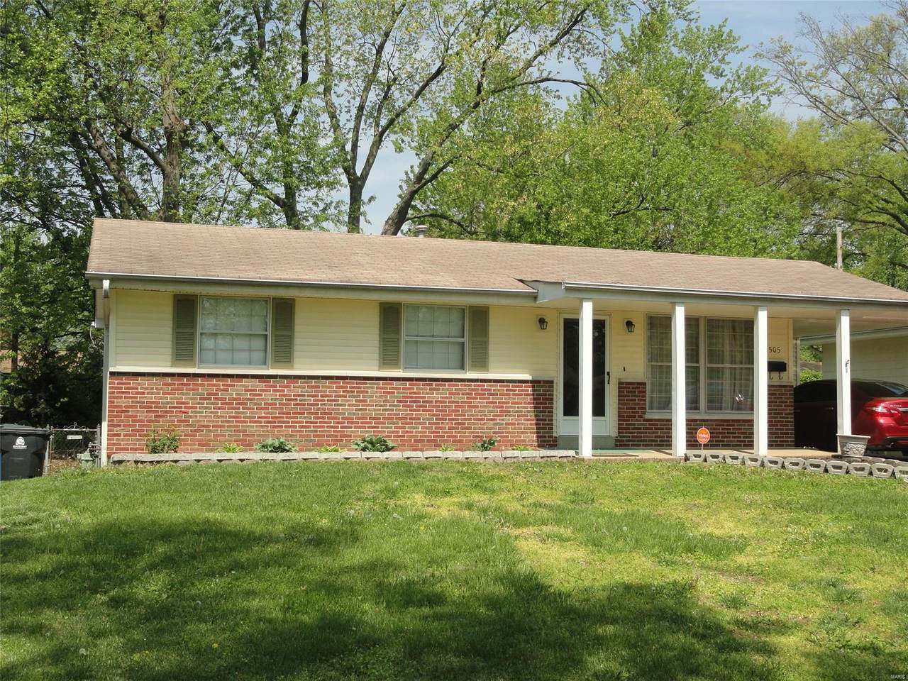 1505 Angelus - Photo 1