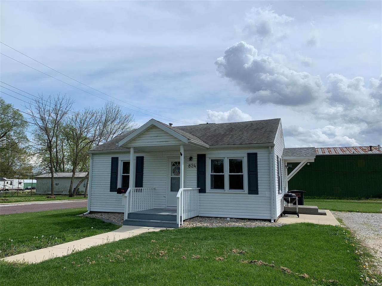 824 Washington Avenue - Photo 1