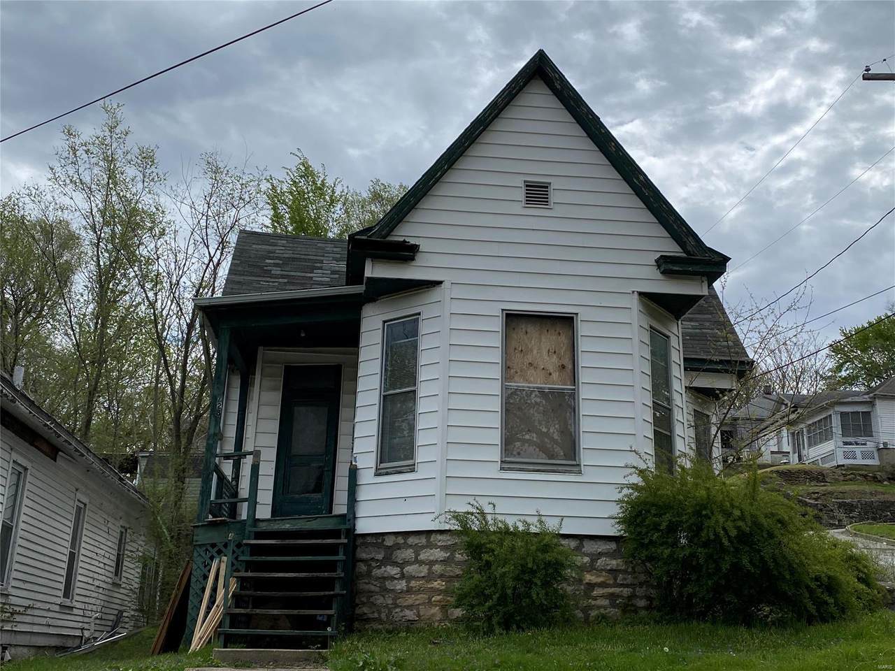 728 Hickory - Photo 1