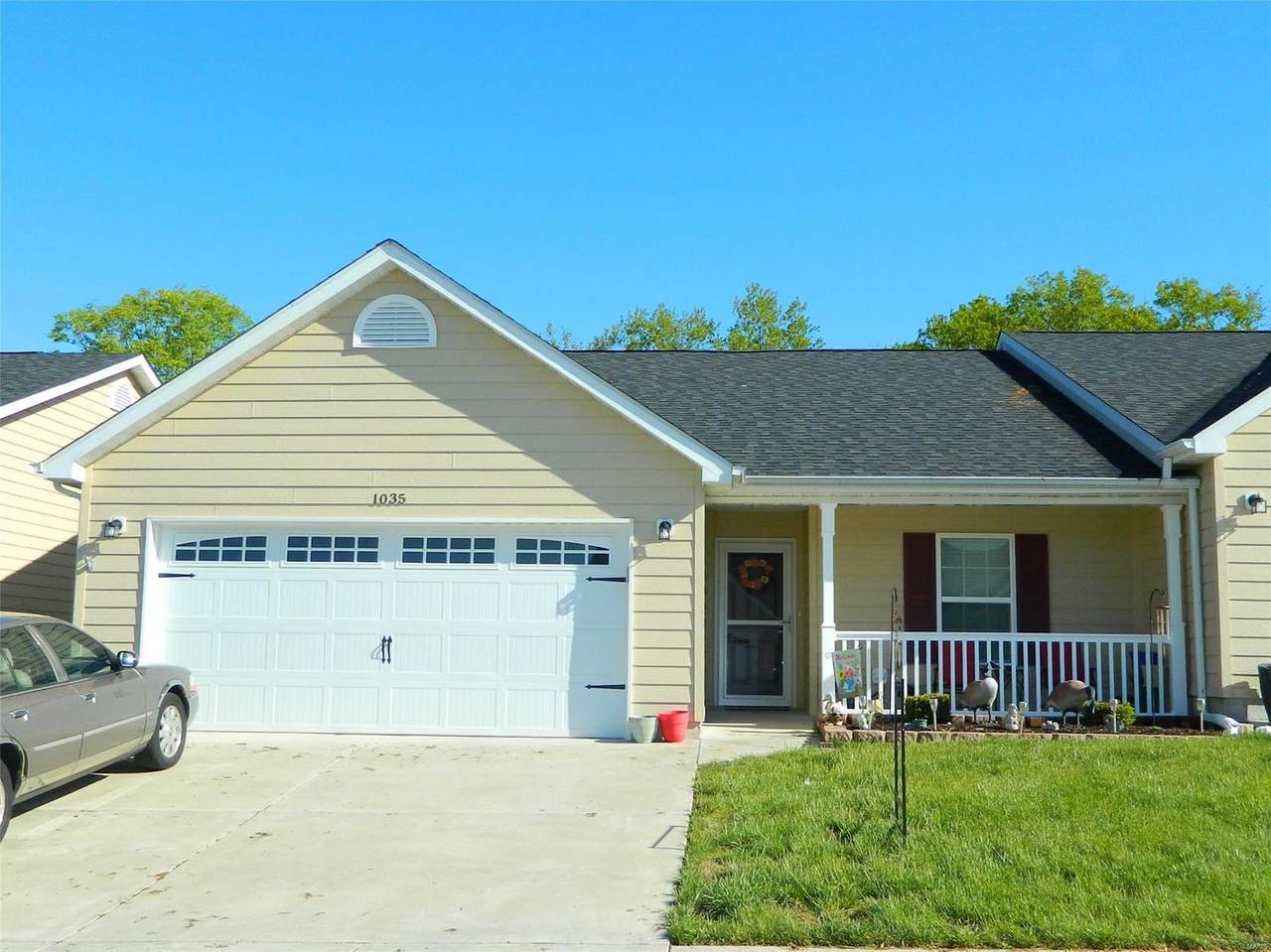 1035 Hawk Ridge Drive - Photo 1