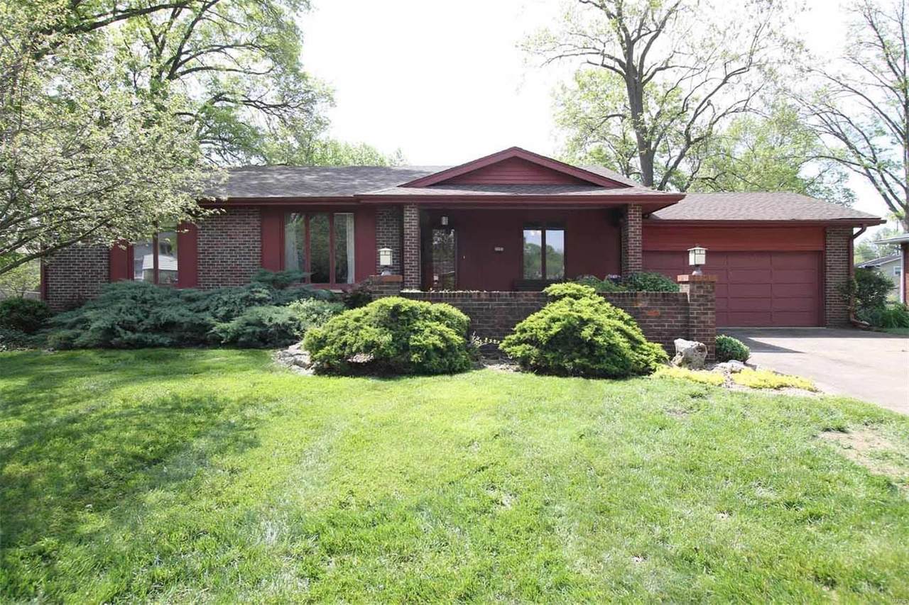 2203 Oakview Drive - Photo 1