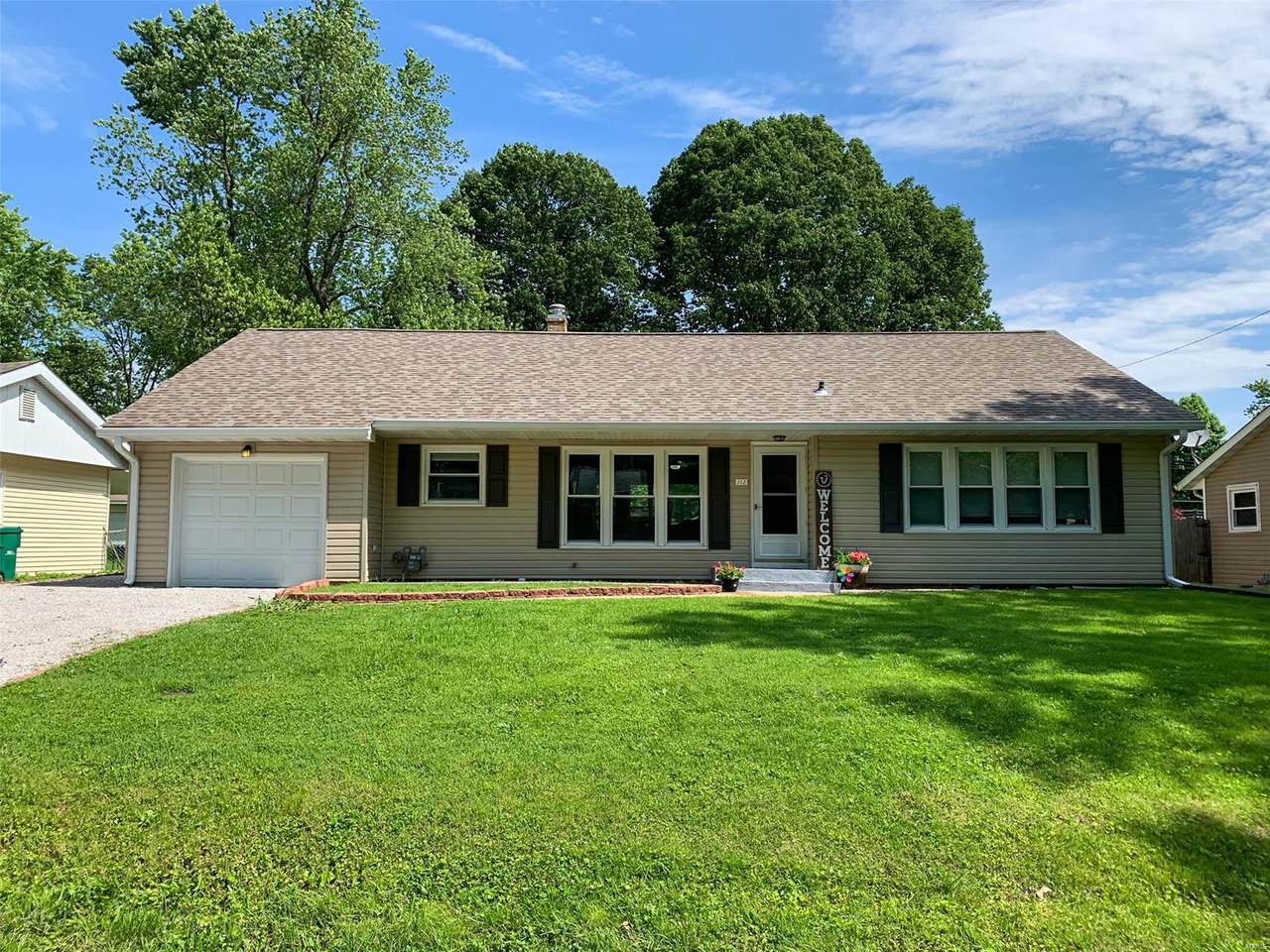 112 Famous Avenue - Photo 1