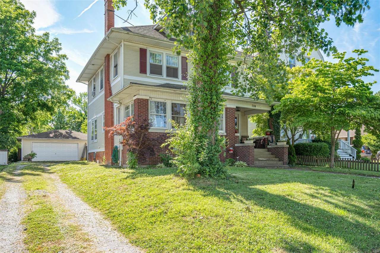 724 Oak Street - Photo 1