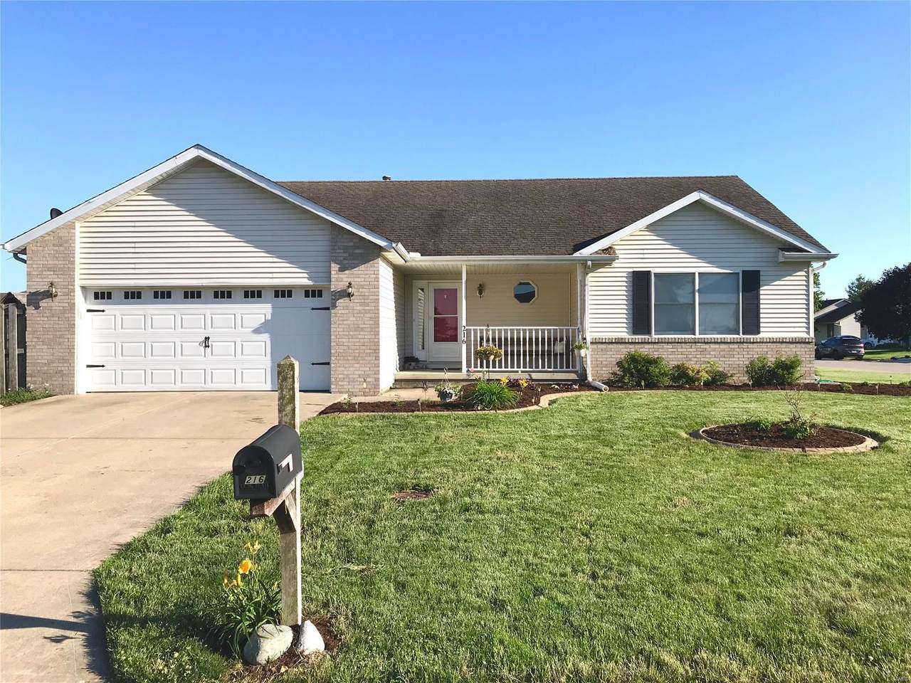 216 Brookside Glen Drive - Photo 1