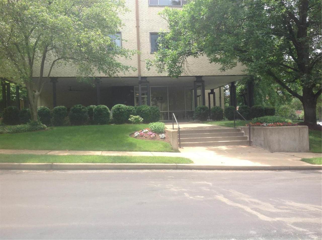 550 Brentwood - Photo 1