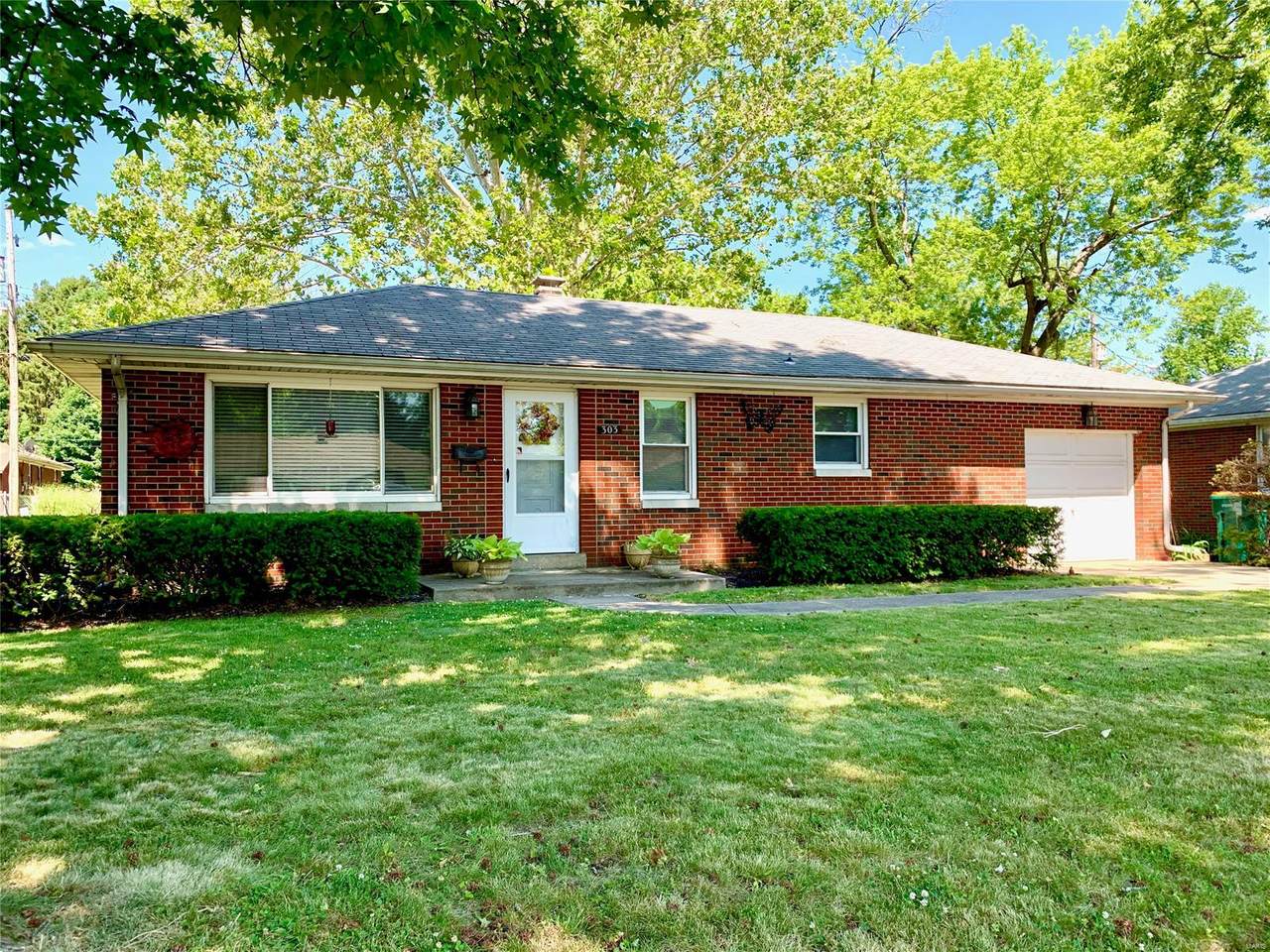 303 Augusta - Photo 1