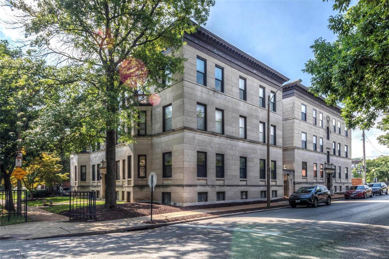 322 Boyle Avenue - Photo 1