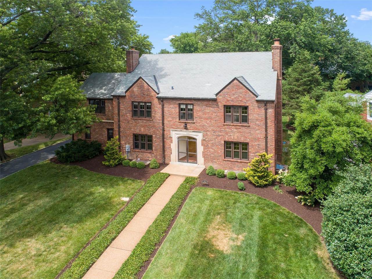 111 Lake Forest - Photo 1