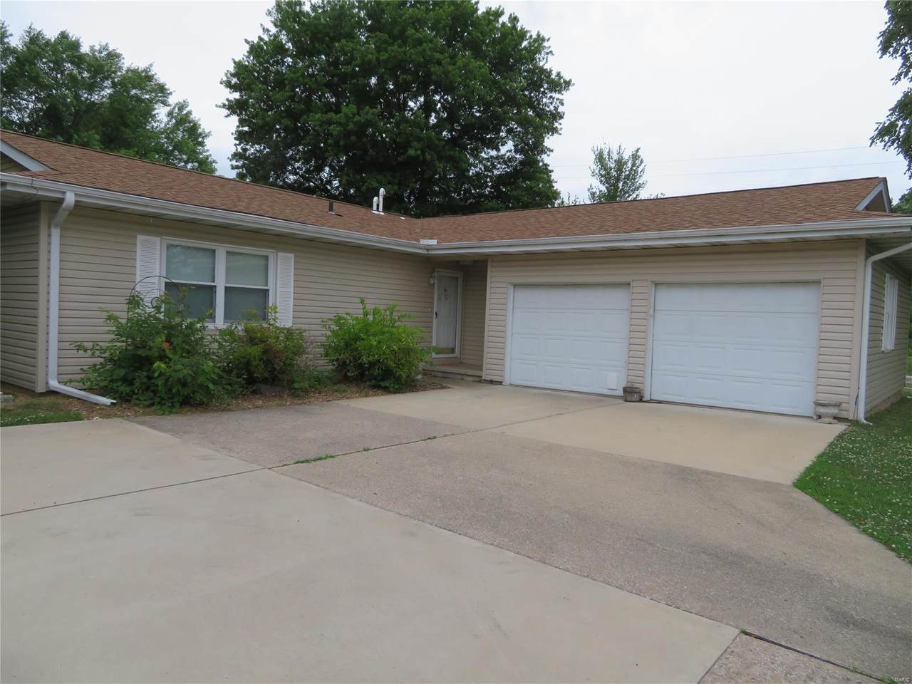 100 Lakewood Drive - Photo 1