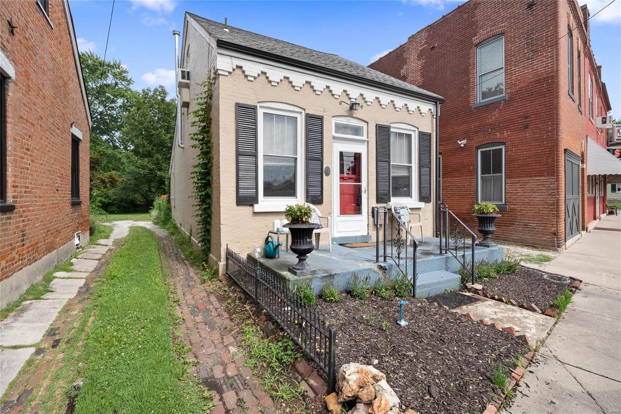 120 Mascoutah Avenue - Photo 1