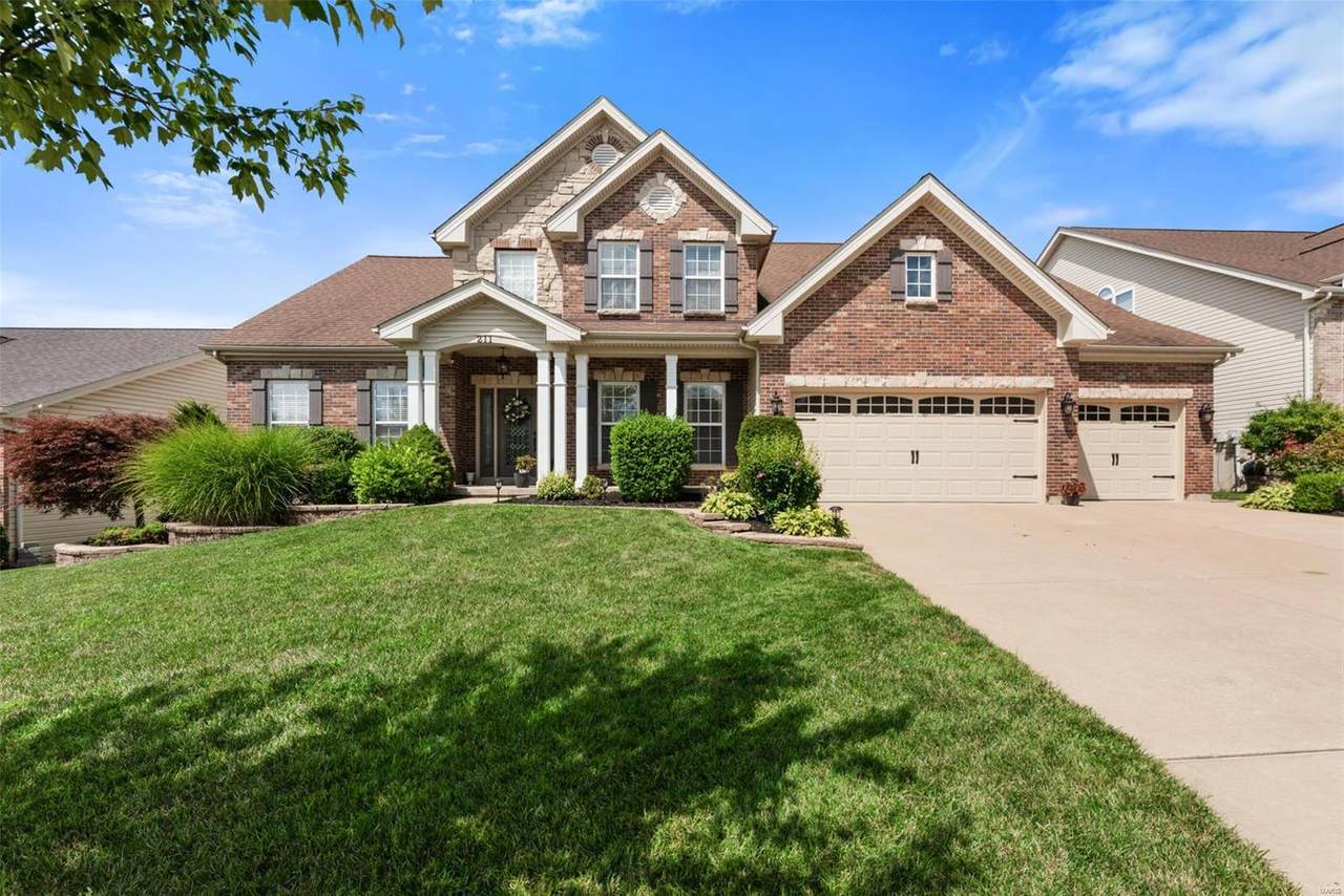 211 Hawthorn Meadows - Photo 1