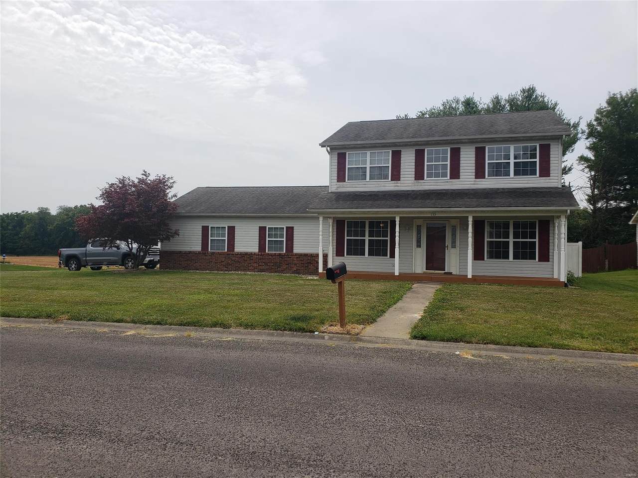 133 Suburban - Photo 1