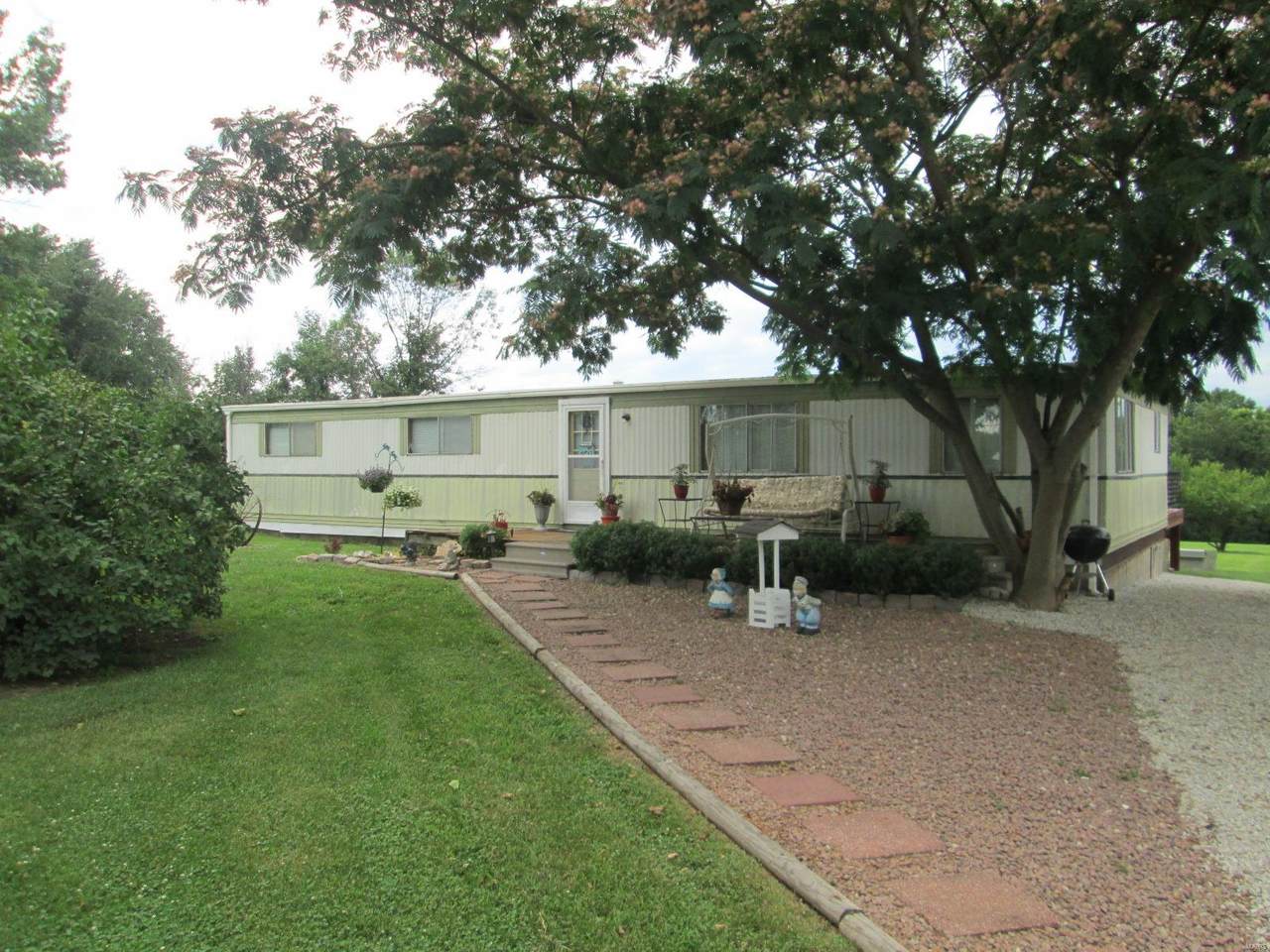 887 Eastview - Photo 1
