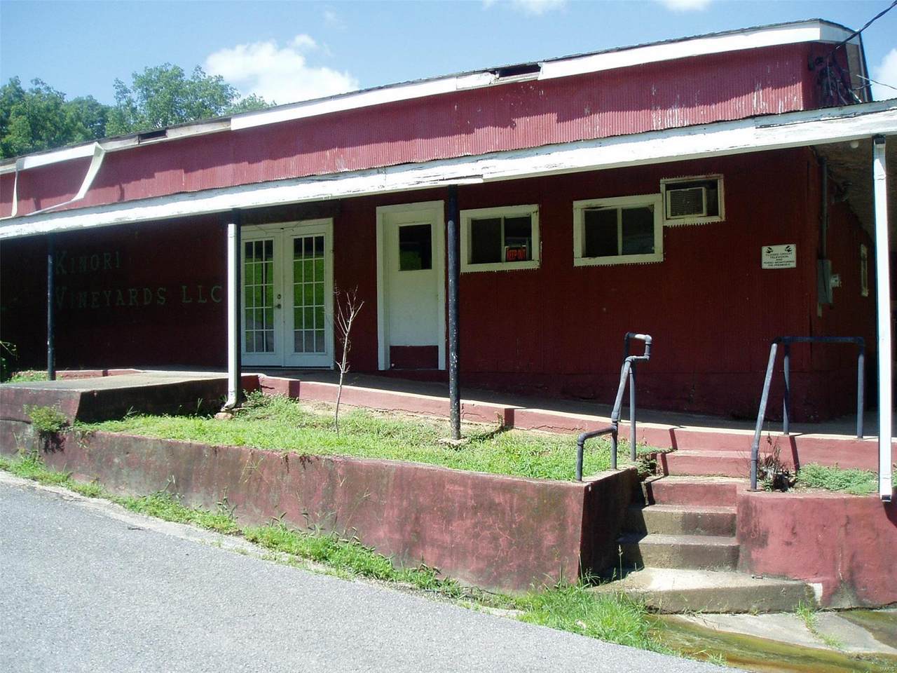 340 Davis Ave - Photo 1
