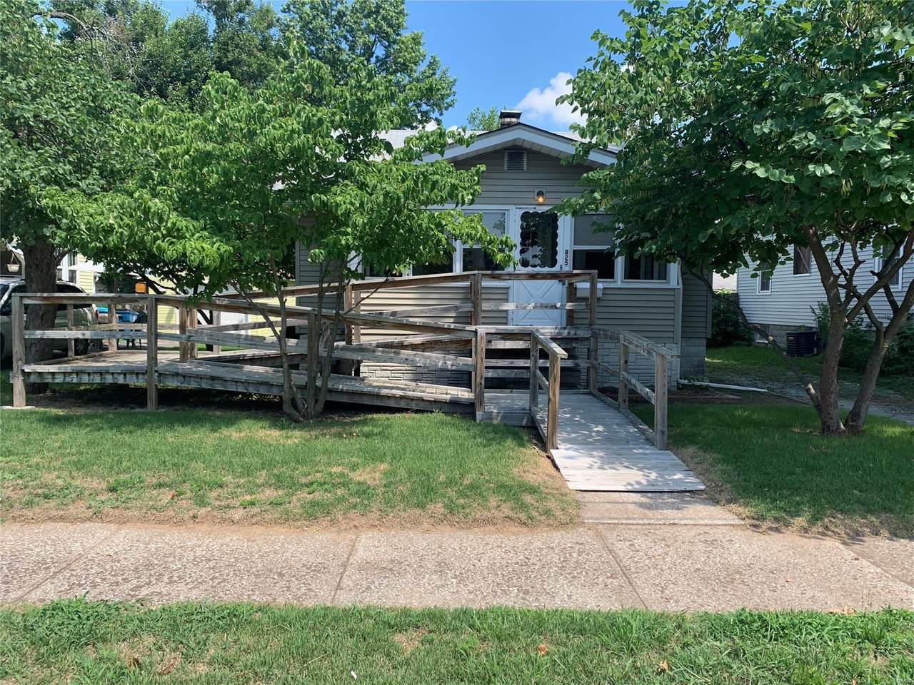 825 Halloran Avenue - Photo 1