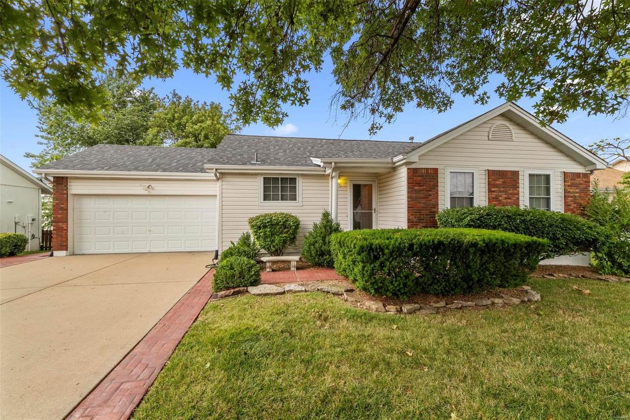 817 Brickingham - Photo 1