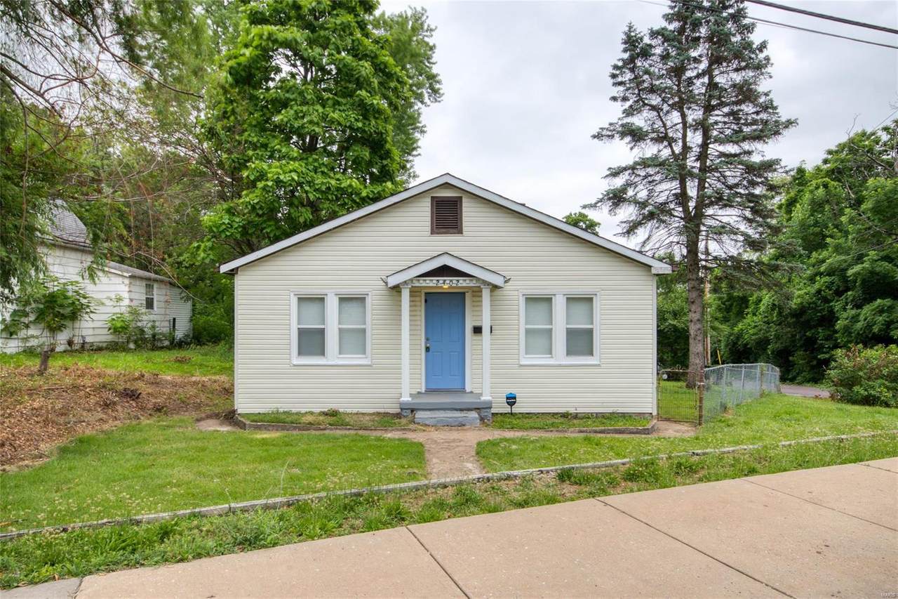 2402 North And South Road - Photo 1