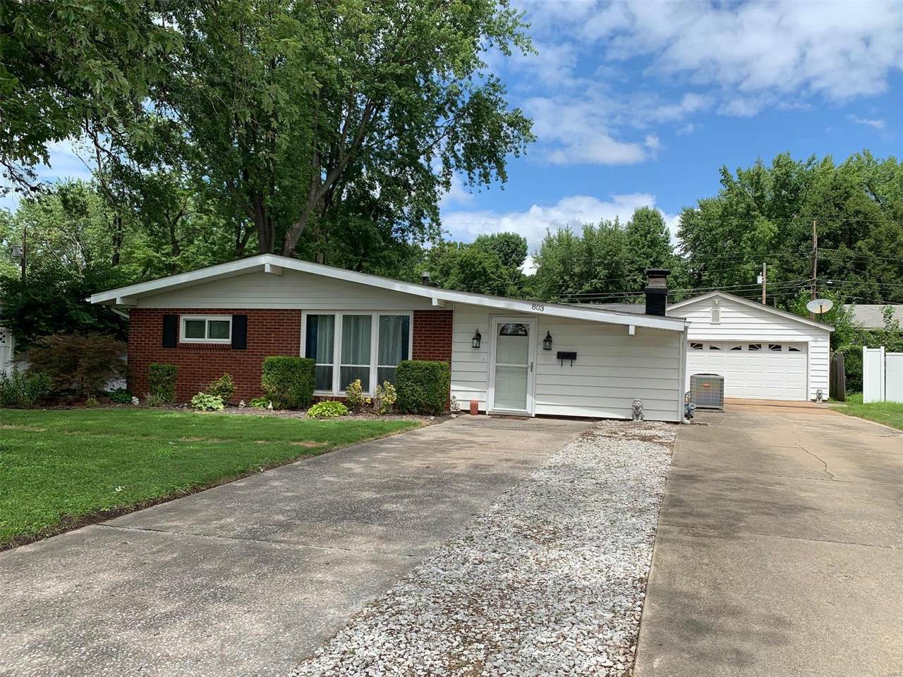 803 Amherst - Photo 1