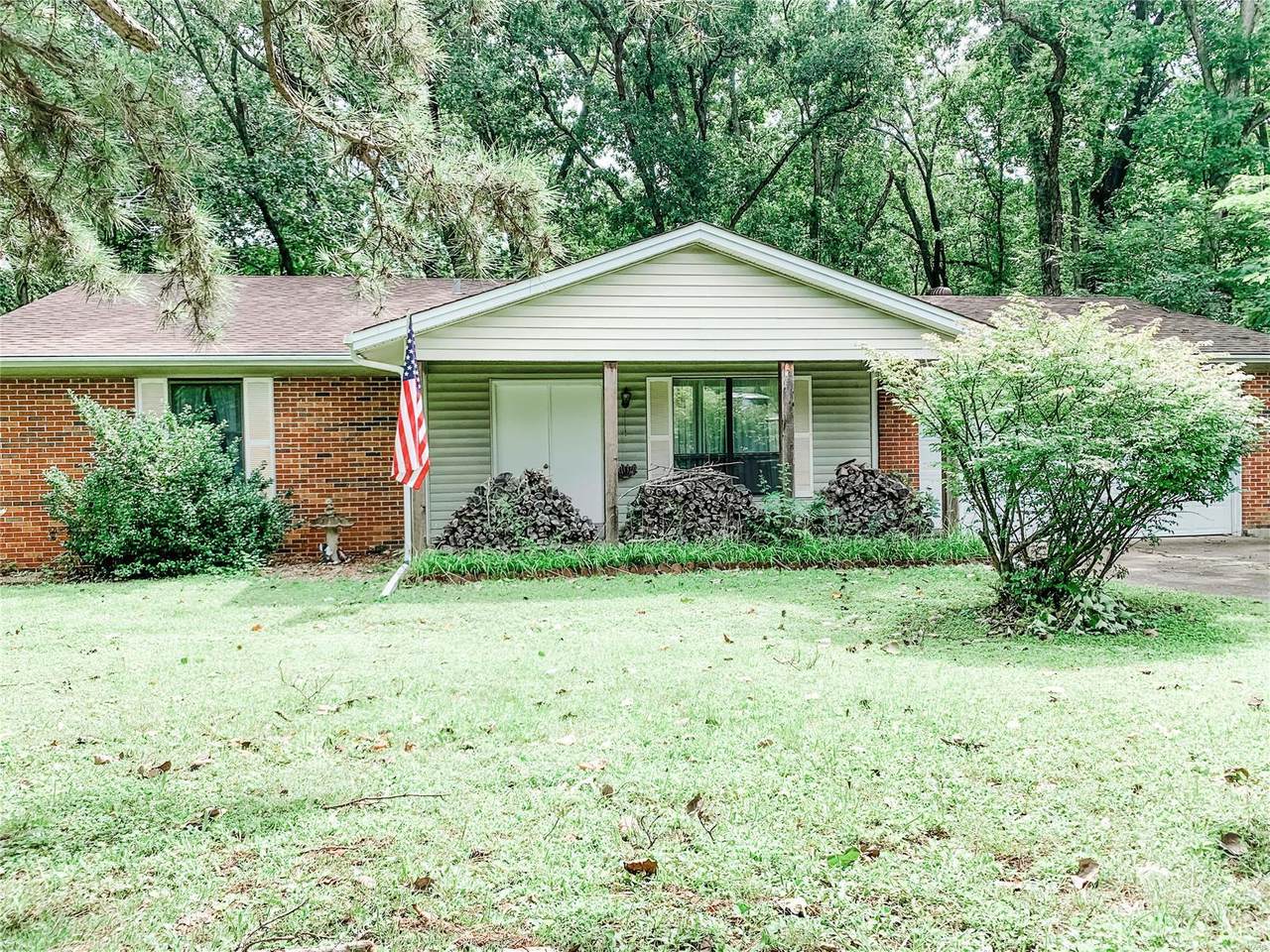 8 Hickory Hill Drive - Photo 1