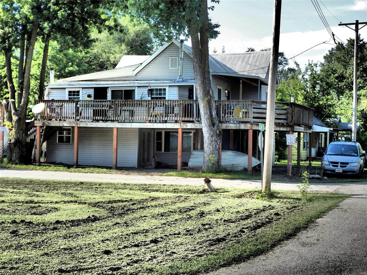 709 Elm - Photo 1