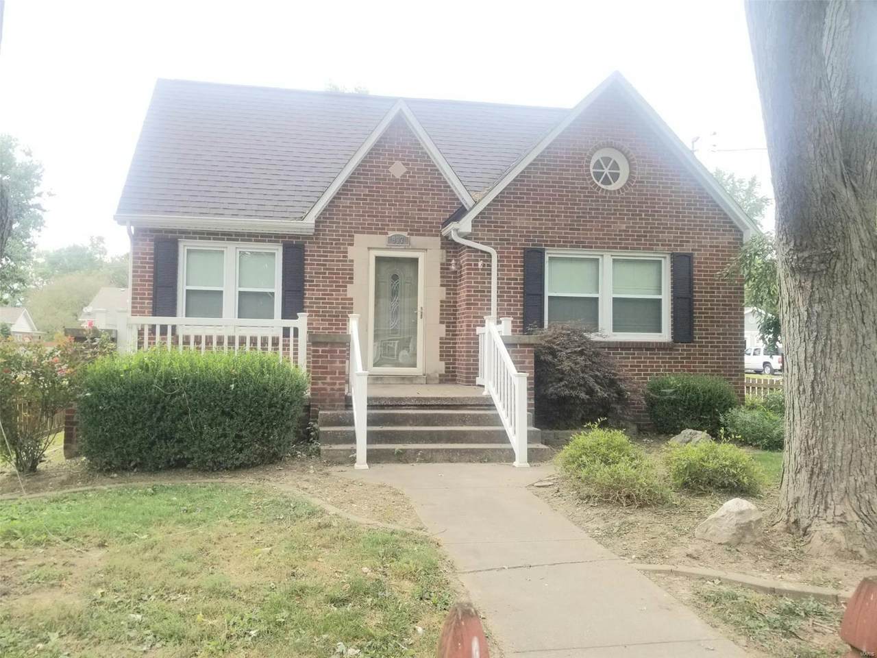 907 Adams - Photo 1