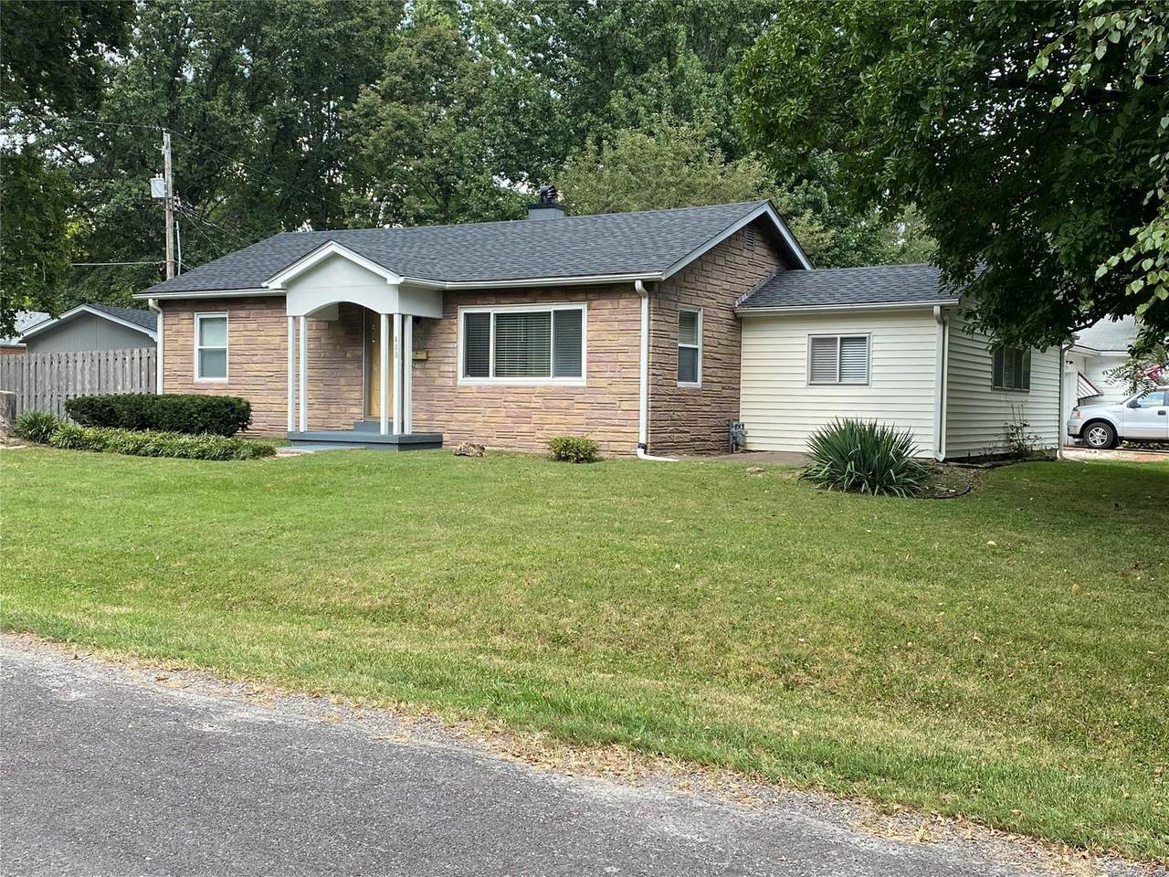 400 Hillcrest Drive - Photo 1