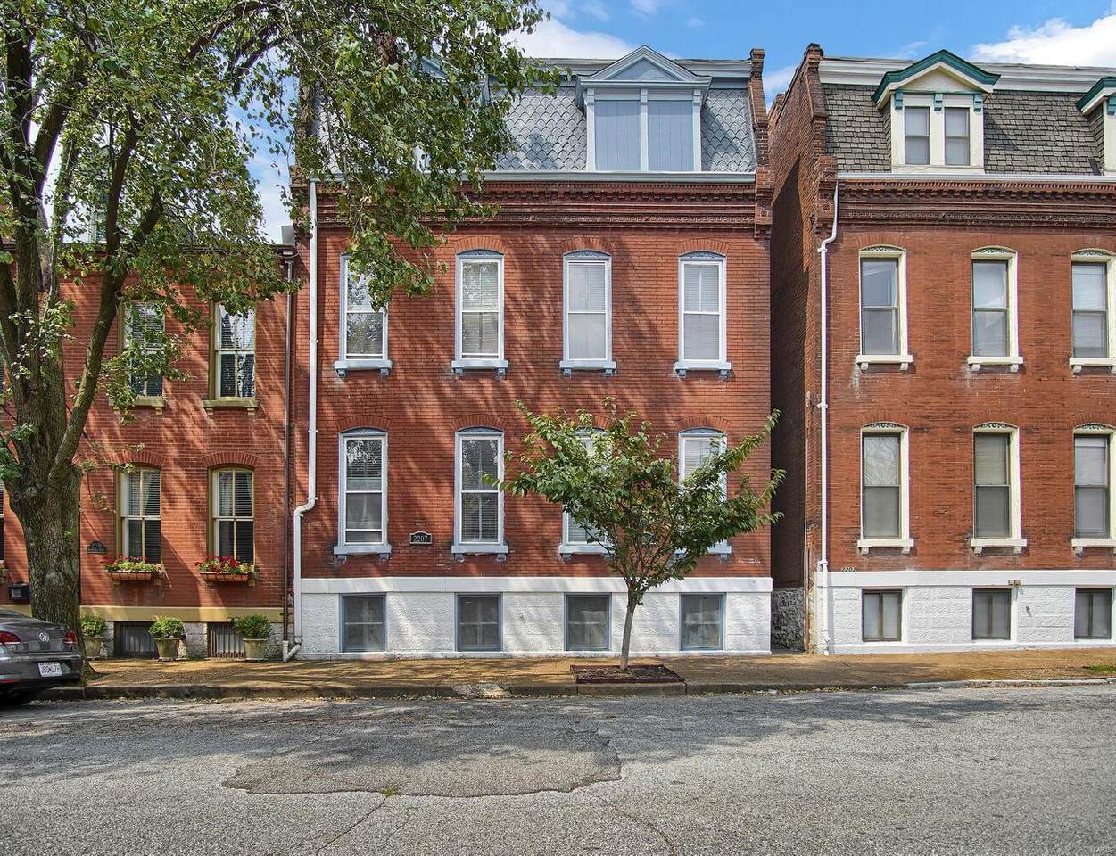 2205 11th Street - Photo 1