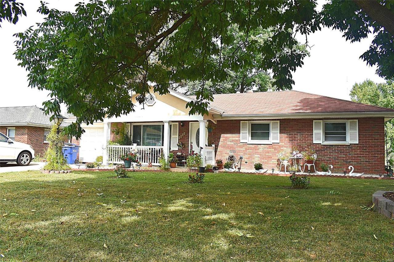 1237 Darding Drive - Photo 1
