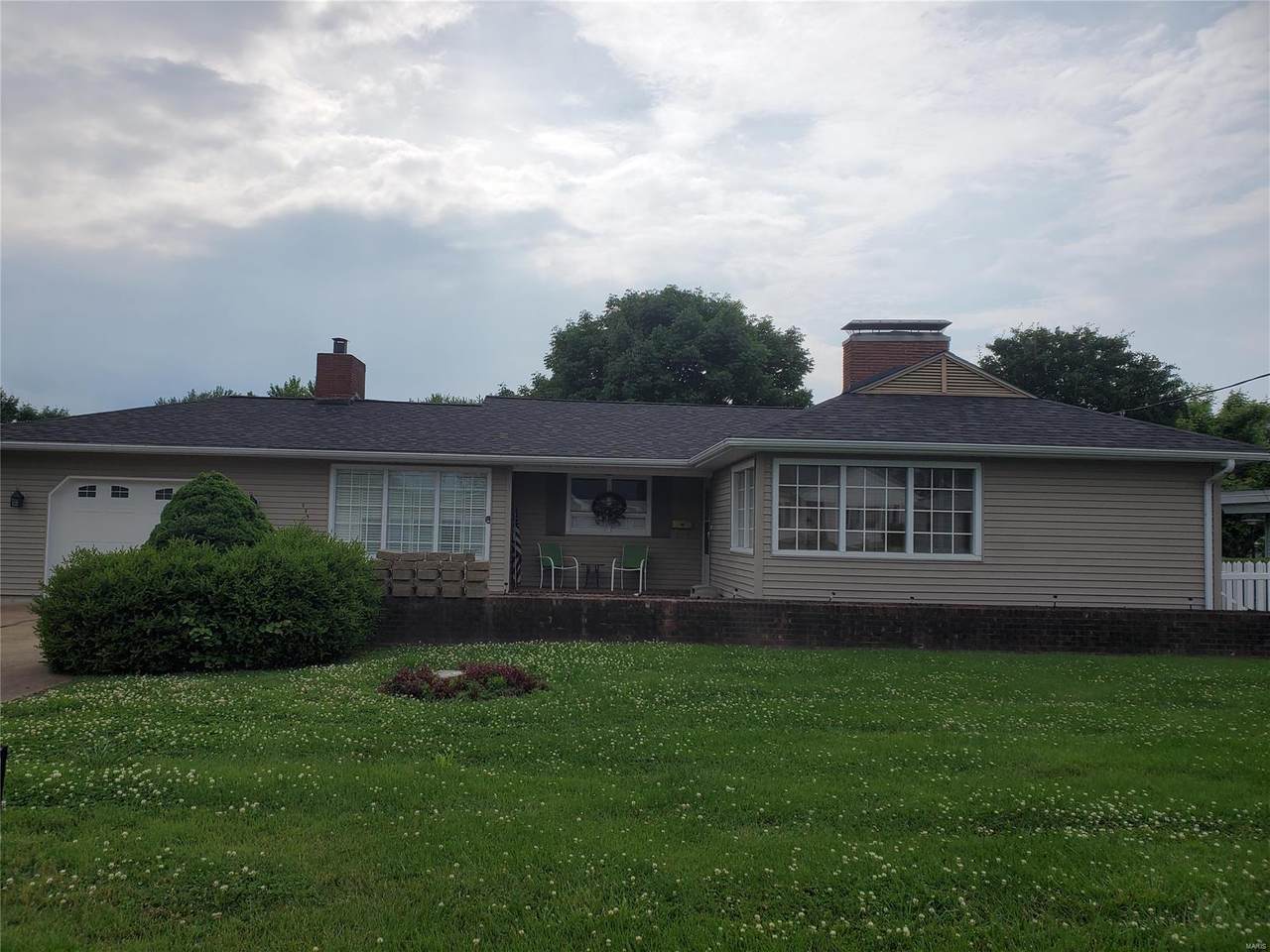 609 Solomon - Photo 1
