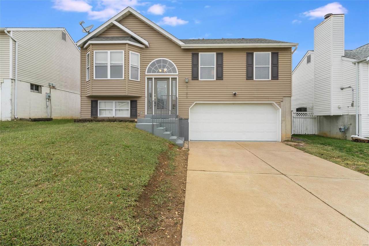 3153 5 Oaks Drive - Photo 1