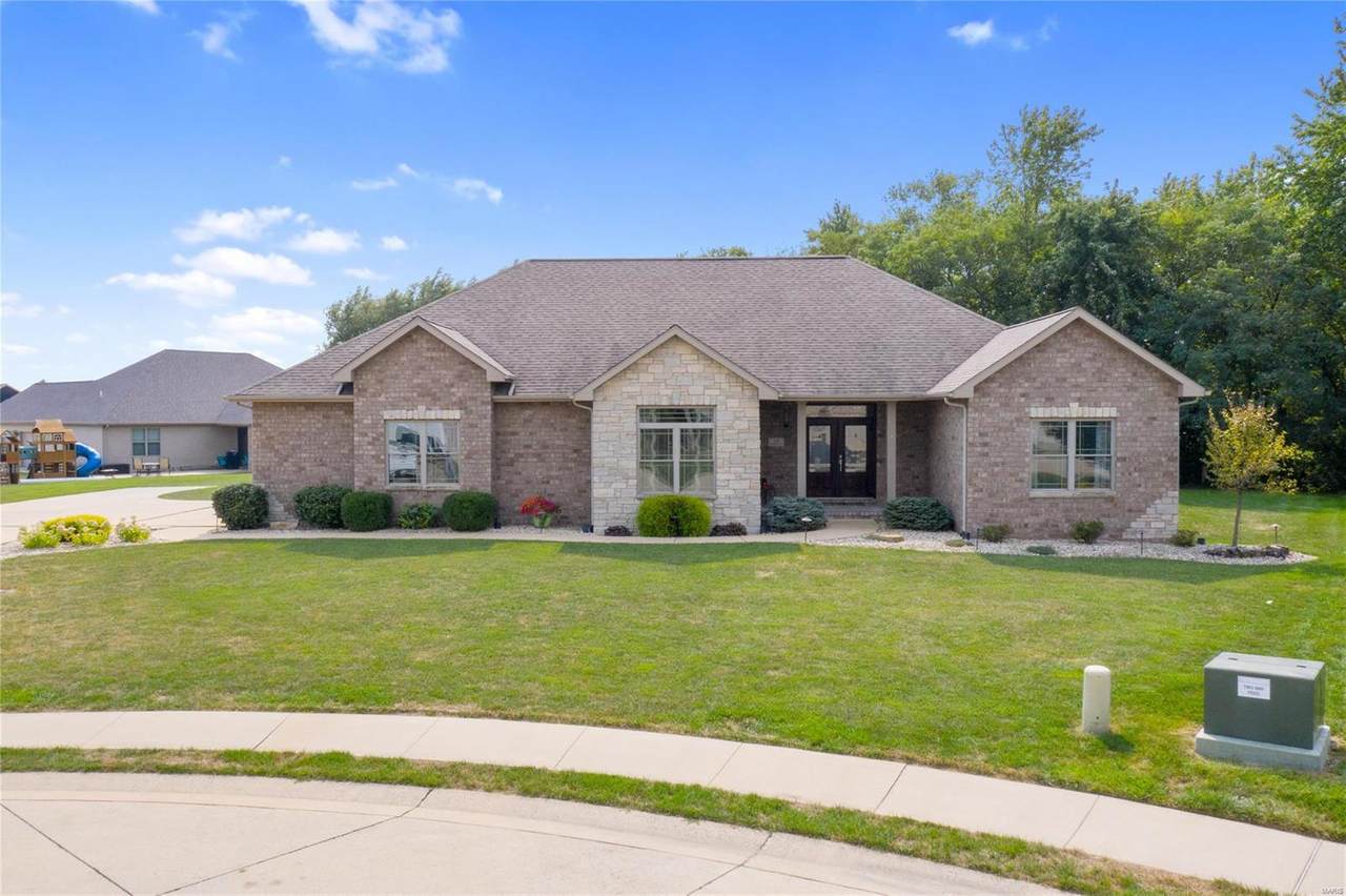 221 Deborah - Photo 1