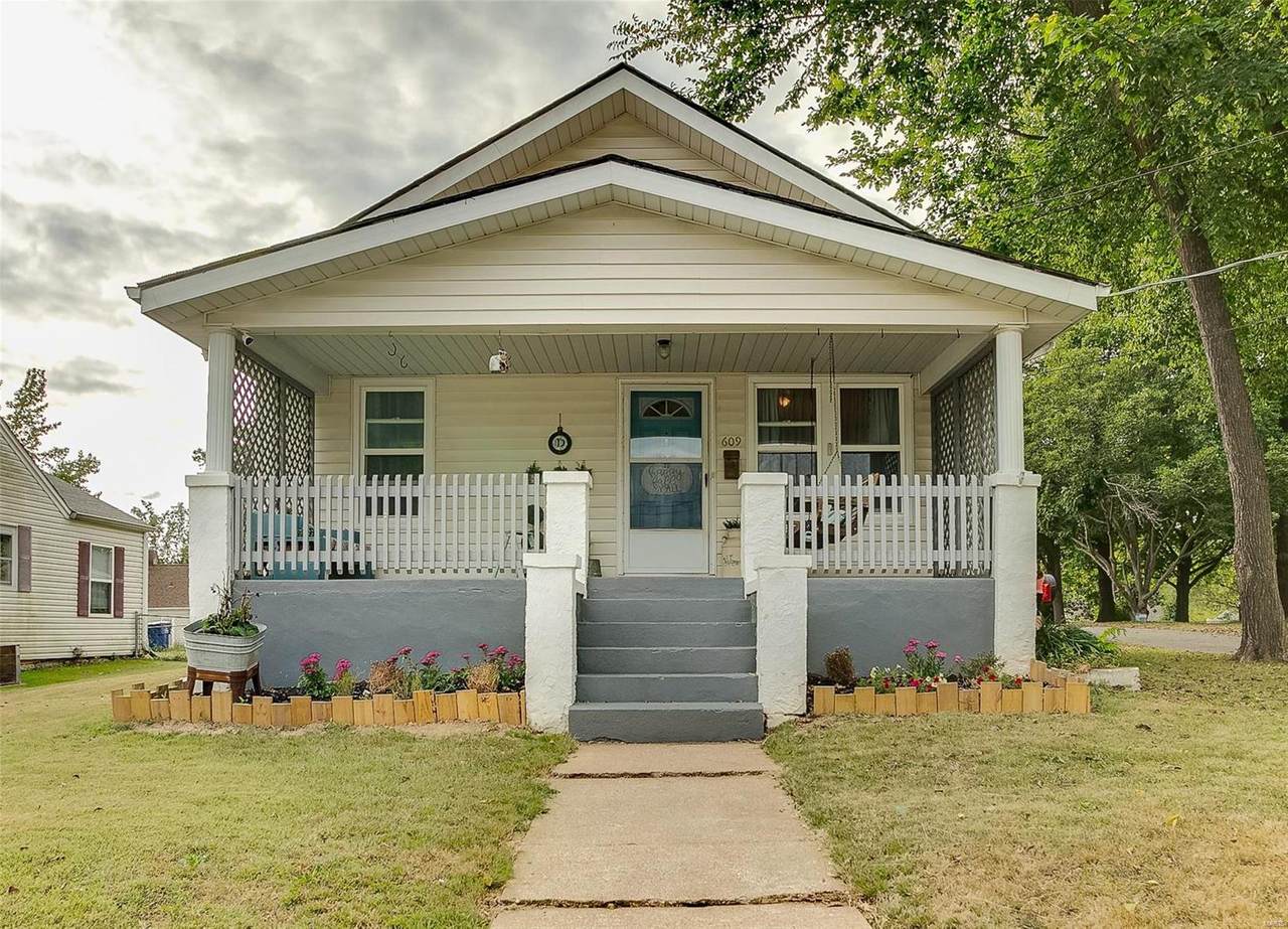 609 Ridge Avenue - Photo 1