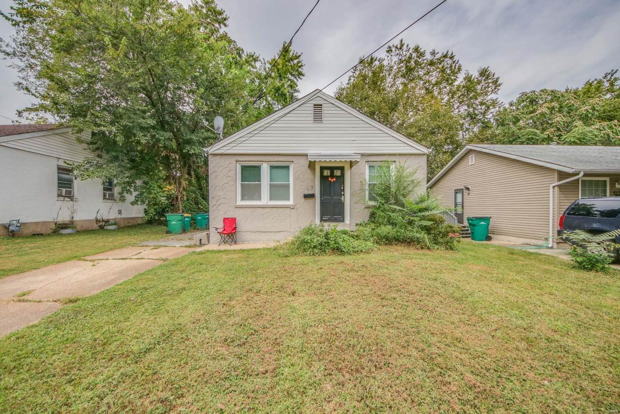 813 Elm Avenue - Photo 1