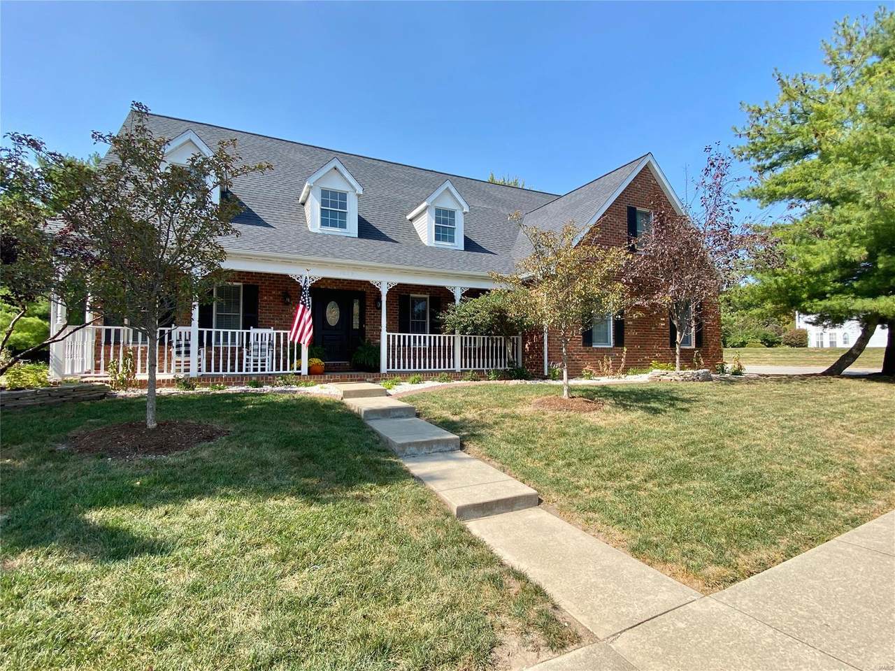 1075 Catalpa - Photo 1
