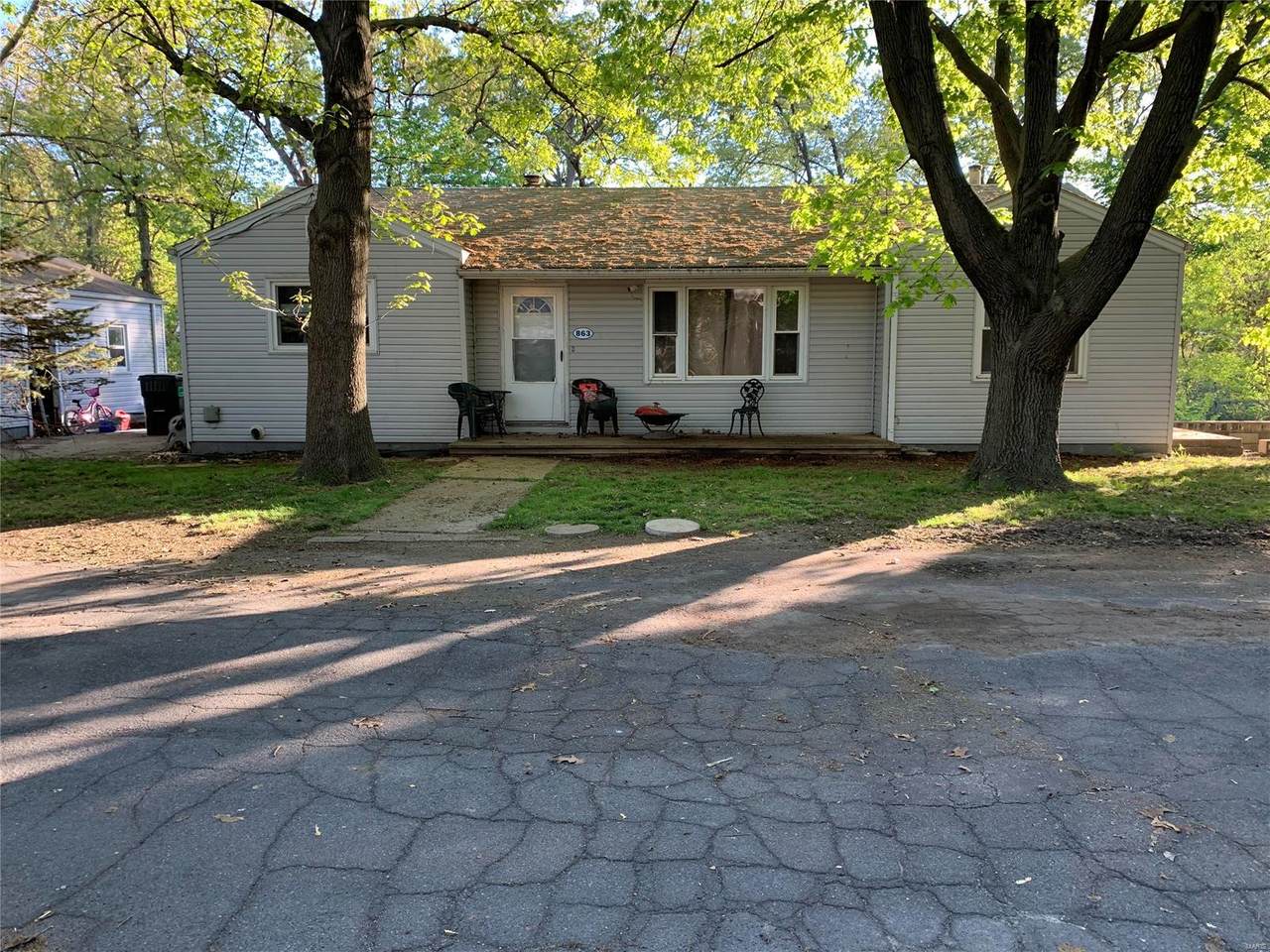 863 Oakwood Lane - Photo 1