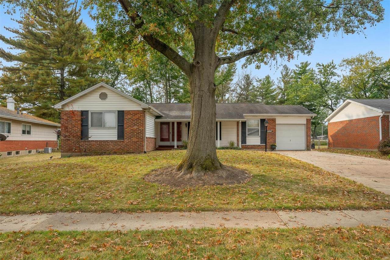 2882 Buckingham Drive - Photo 1