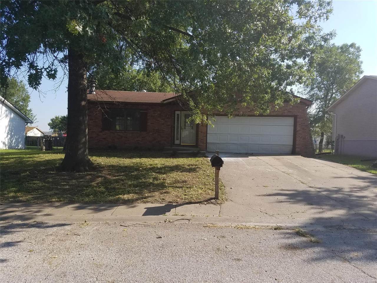 1999 Maple Tree Lane - Photo 1